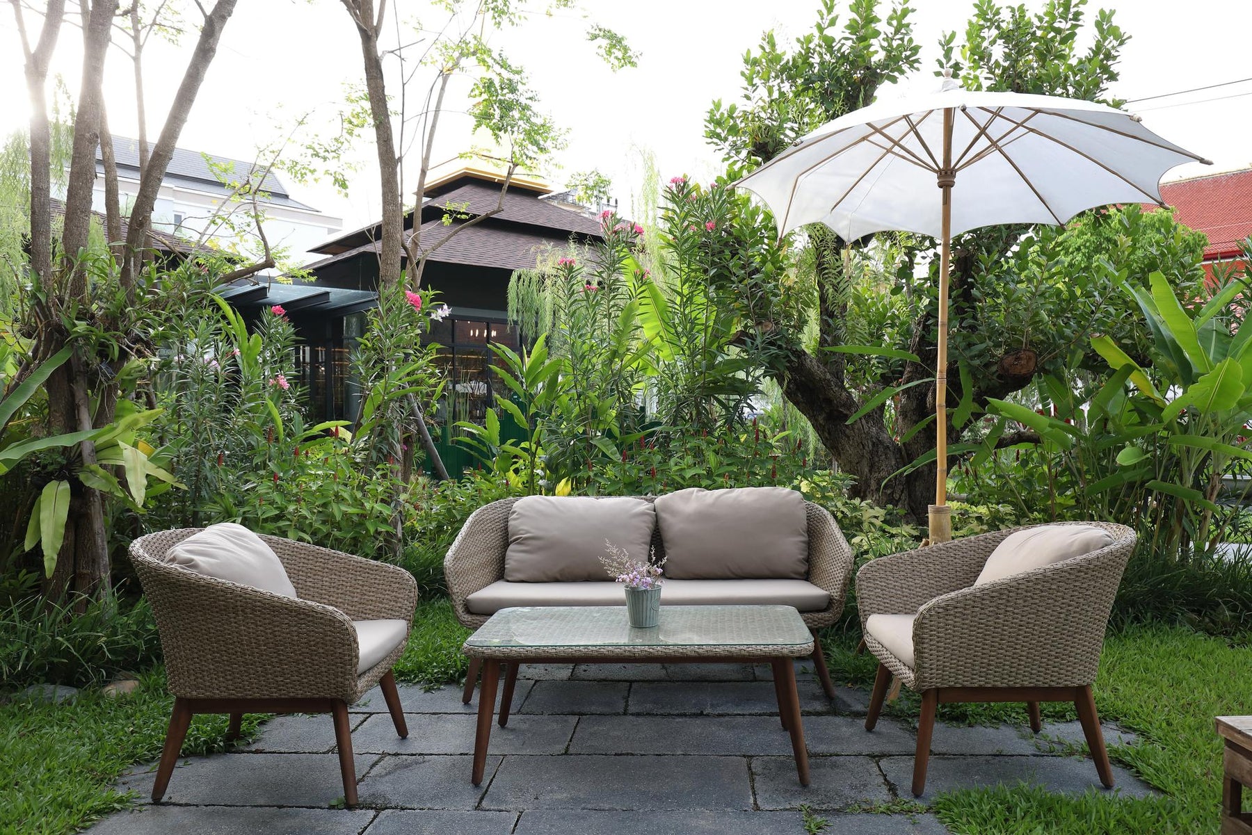 8 Tips for Buying Patio Furniture That Suits Your Outdoor Space